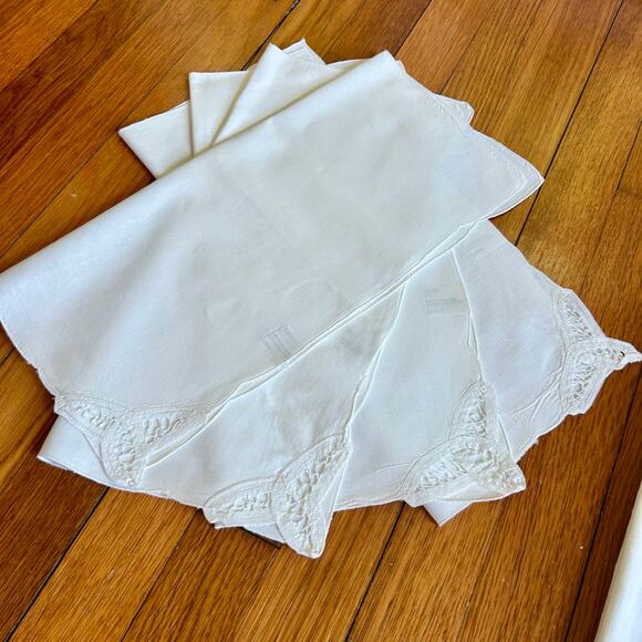 Vintage White 100% Cotton Battenberg Lace Tablecloth with 4 Matching Napkins - Picture 4 of 16